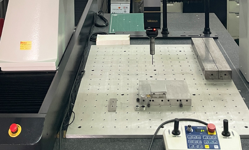 CNC touch-probe coordinate measuring machine